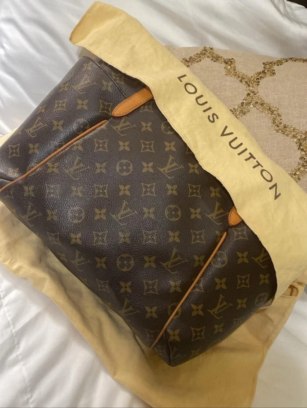 Louis Vuitton Totally MM Monogram Canvas Everyday Tote in Brown with Tan Trim